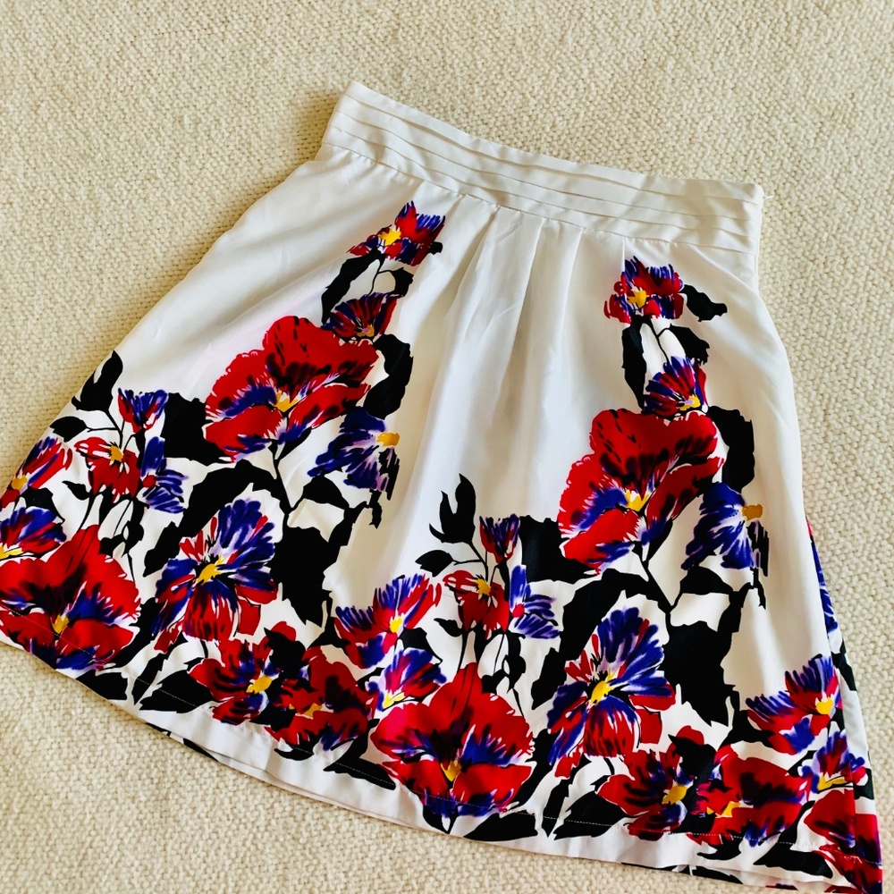 EmmeLee Skirt Pleated Floral Skirt L